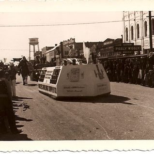 A Float In The Cuero Turkey Trot Parade On Esplanade Street.
