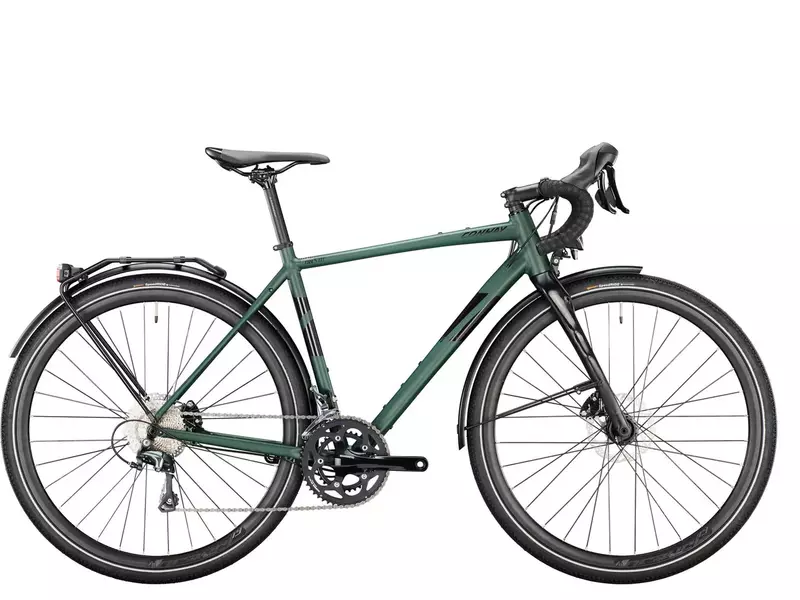 CONWAY "GRV 5.0 C" (sportlich) ist ein Gravelbike, das aber auf die Alltagsausstattung nicht verzichtet. Vollkommen StVZO-konform findet das Bike mit leichtem, robustem Alu-Rahmen und Carbon-Gabel vor allem auf der täglichen Pendel-Strecke seinen Einsatz. Auch auf Wochenend-Bikepacking-Touren kannst du es mitnehmen - in moderater Sitzposition ist es auf angenehmen Geradeauslauf ausgelegt. Der Gepäckträger nimmt es mit den Packtaschen auf. Preis ab 1.799,-€. Weitere Infos unter: 
<a href="https://www.conway-bikes.com/bikes/gravel/grv/02897544-conway-grv-5.0-c-herren-2023/?number=02897544">www.conway-bikes.com</a>