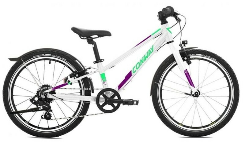 CONWAYs MC 240 Rigid - Egal, ob auf dem Weg zur Schule oder bei sportlichen Fahrten durch den Wald. Es handelt sich um einen wahren Allrounder für den Biker-Nachwuchs. Für den Alltag ist es nämlich komplett StVZO-gerecht ausgestattet. Für Fahrten abseits des Alltags ist es mit 55 mm breiten Reifen bestückt, die gut dämpfen, wenn es über unebene Waldwege geht. Die Starrgabel trägt zum Fliegengewicht von etwa elf Kilo bei. Preis 649,- €. Weitere Infos unter: <a href="https://www.conway-bikes.com/bikes/kids/ms/02890200-conway-ms-240-rigid-jugend-diamant-2023/?number=02890200">www.conway-bikes.com</a>