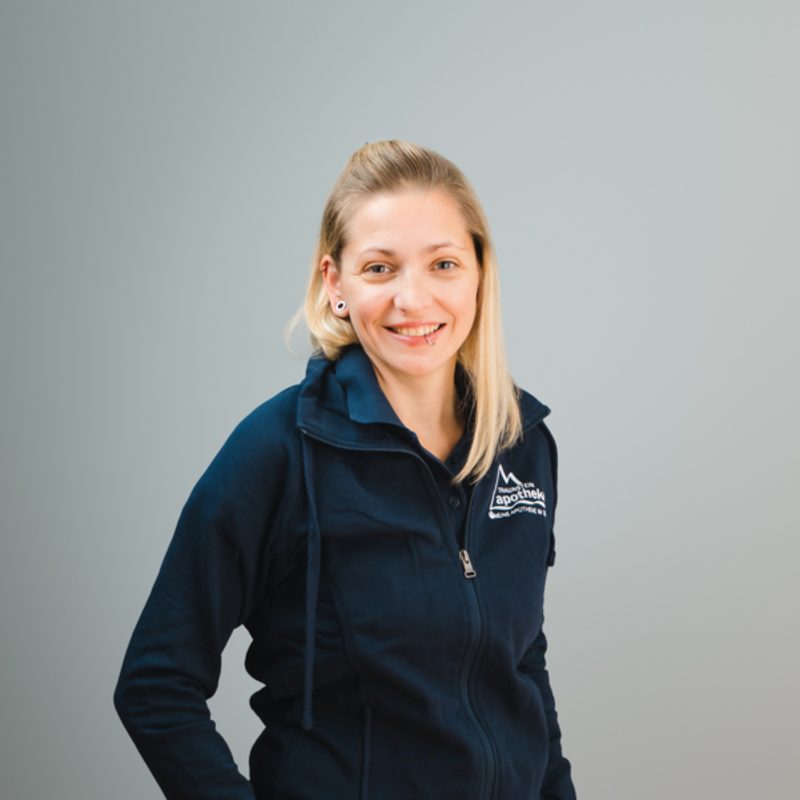 PKA Simone Stöger | 
Rezeptabrechnung, Labor, Produktentwicklung, geprüfte Aroma-Expertin, Beratung und Verkauf
