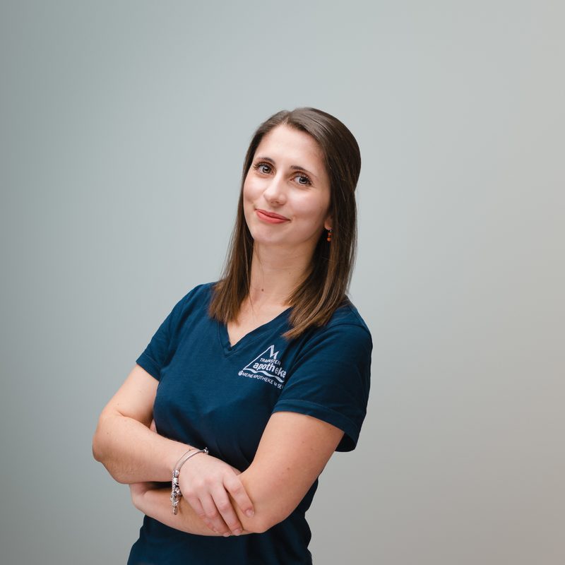 PKA Johanna Zalud | Leitung Rezeptabrechnung, Labor, Beratung und Verkauf, geprüfte Aroma-Beraterin, Warenwirtschaft, Fachberaterin für Darmgesundheit