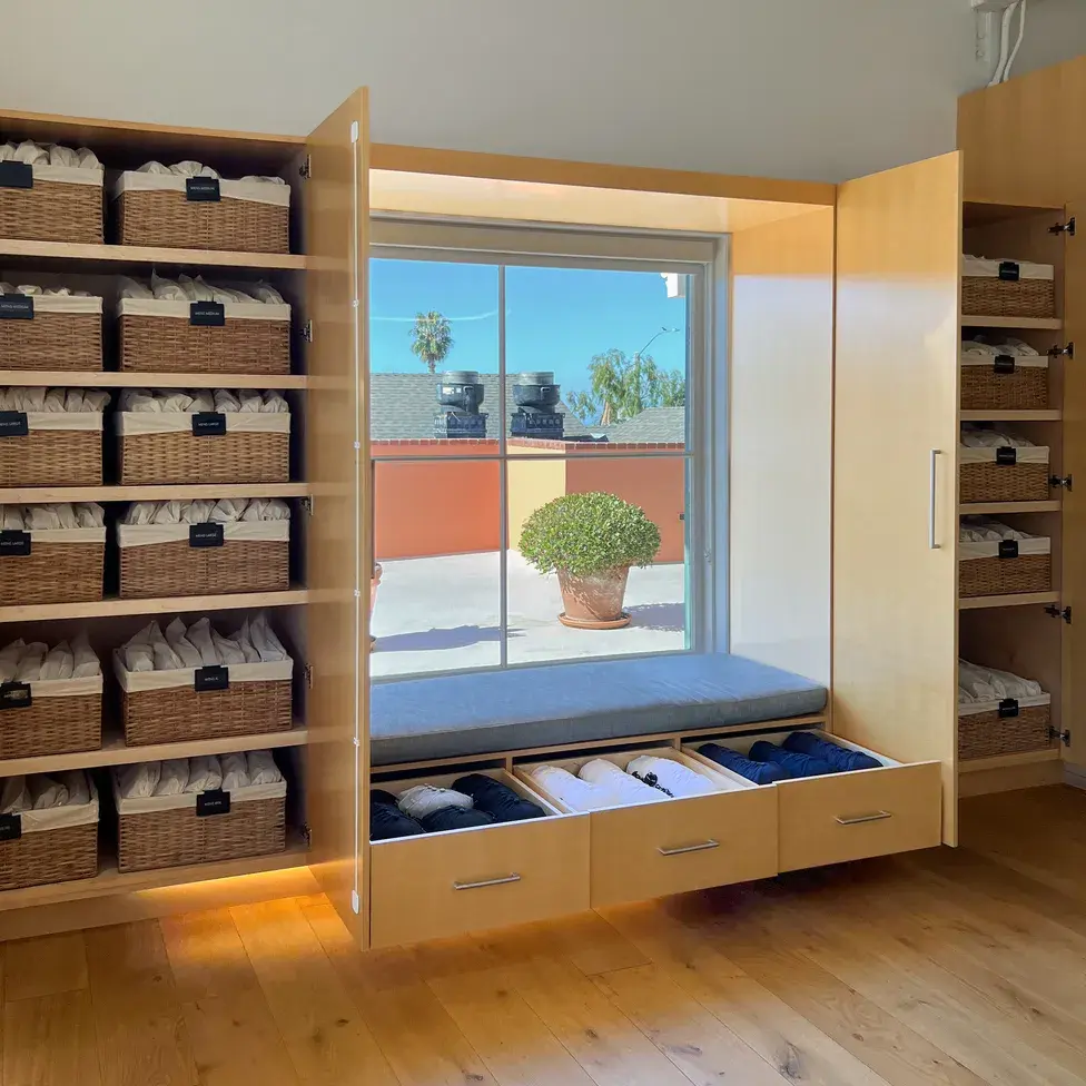 commercial office professionally organized in Laguna beach